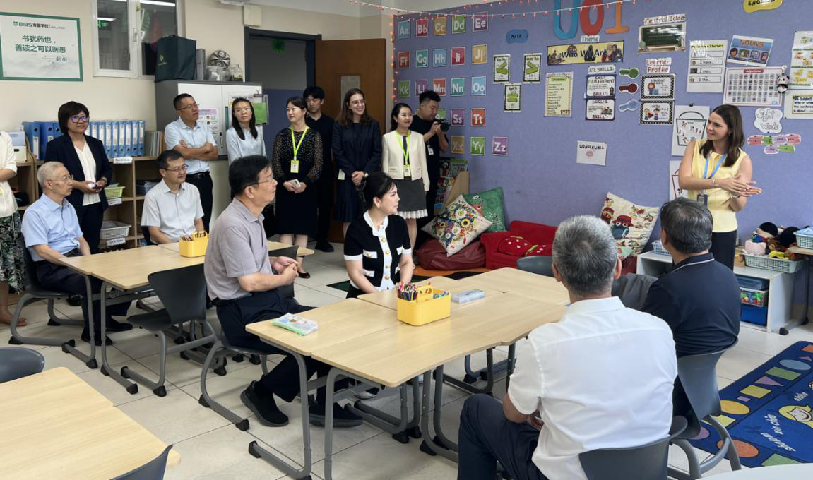 市人大常委会领导带队开展国际交往中心功能建设立法调研