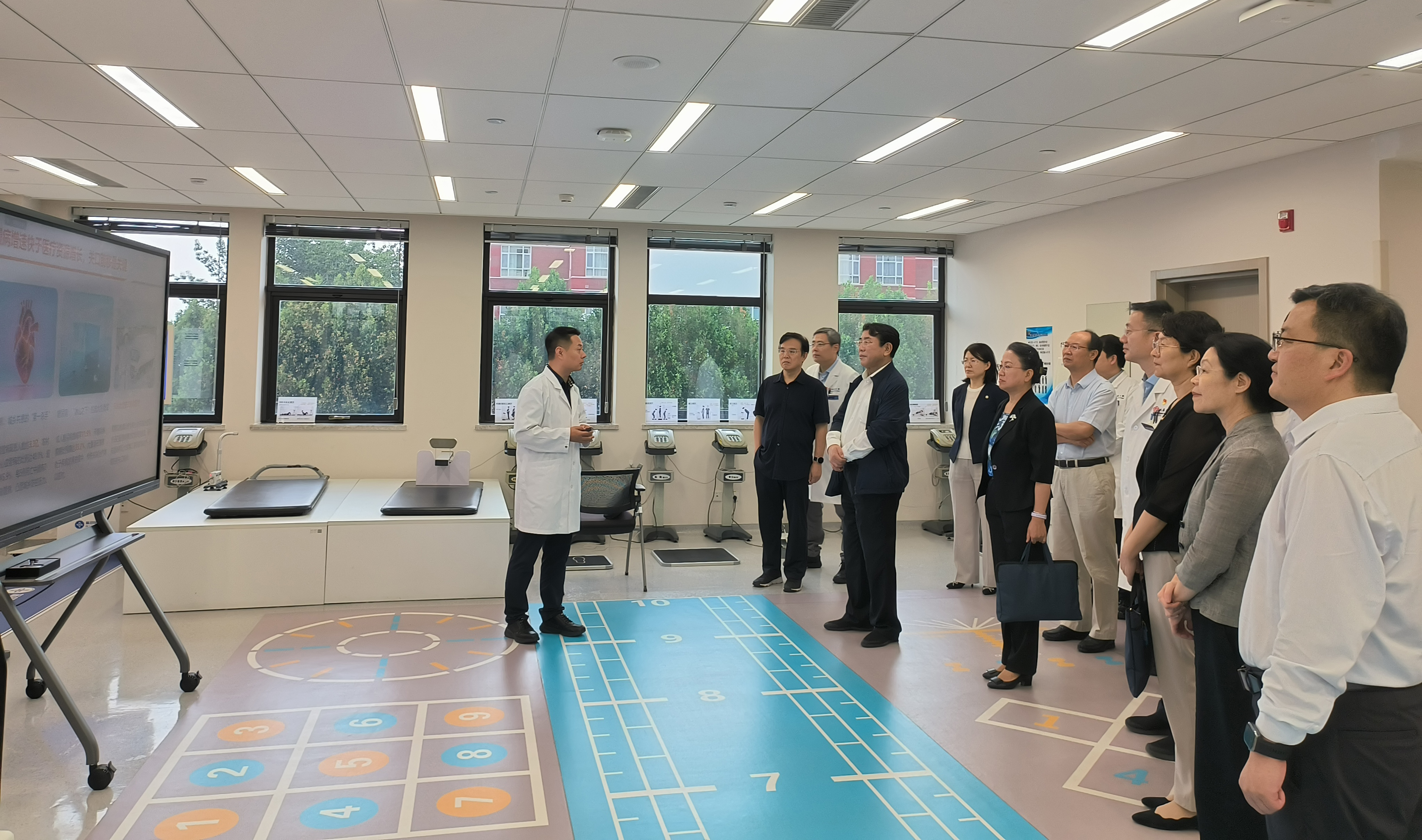 市人大专题调研组赴北京大学第三医院调研