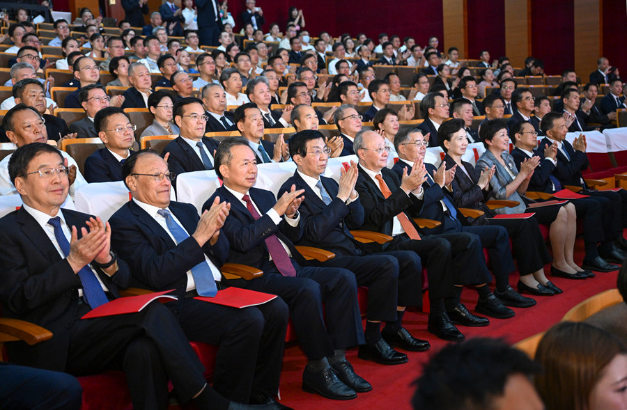 4FlK7gf4OkyoONdr.jpg