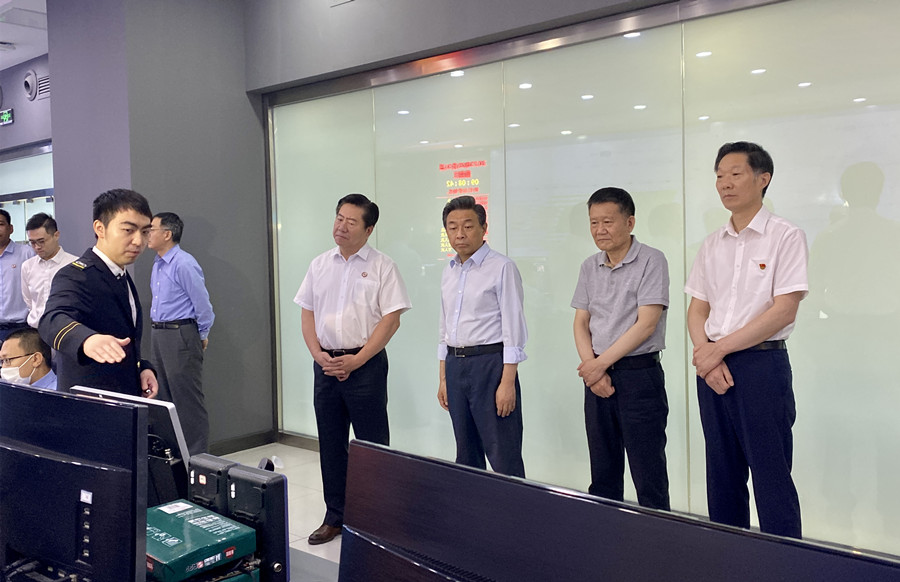 侯君舒副主任带队赴丰台区开展就业专项工作监督调研