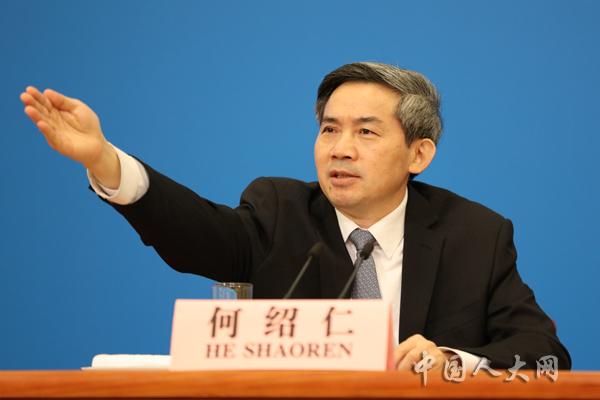 十三届全国人大一次会议新闻中心主任、全国人大常委会办公厅新闻局局长何绍仁