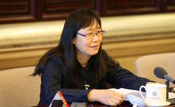 聚焦依法履职 北京团代表积极对全国人大常委会工作提出建议。图为代表审议发言。
