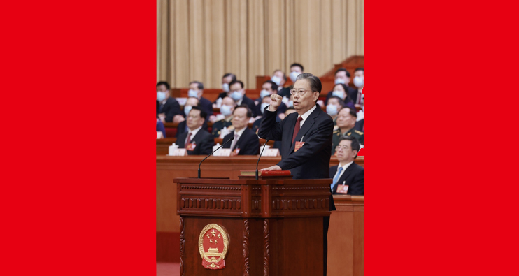 新当选的全国人大常委会委员长赵乐际进行宪法宣誓