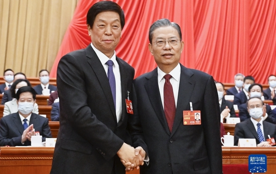 赵乐际同栗战书握手