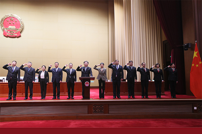 北京市十五届人大常委会第三十八次会议进行宪法宣誓