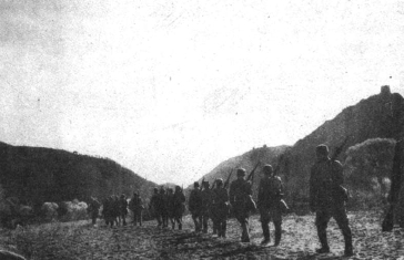 八路军挺进冀东长城沿线，深入敌后方打击日寇。