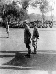 八路军冀热察挺进军司令员萧克在斋堂整军中召开的军人大会上。