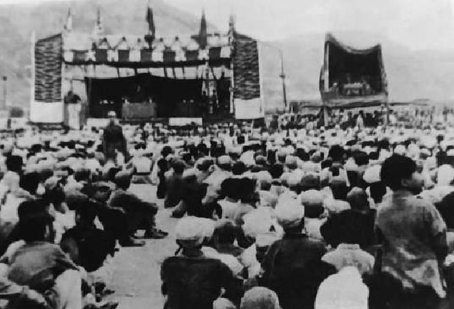 1945年10月3日，延庆县委、县政府在延庆县城召开庆祝抗战胜利大会。