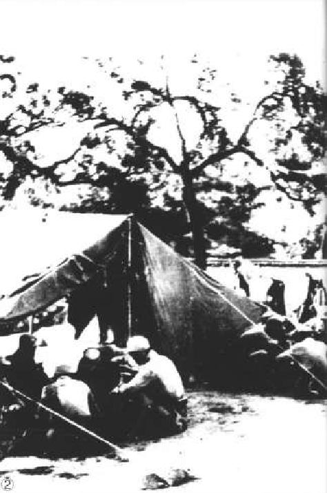 1942年，八路军第10团转战无人区，住帐篷、吃野菜。