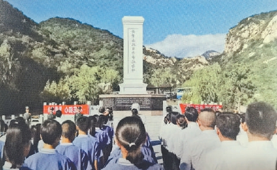 为纪念丰滦密地区抗日军民的英勇斗争事迹，云蒙山抗日斗争纪念碑于1997年11月建立。图为2018年9月，重建后的纪念碑揭幕。