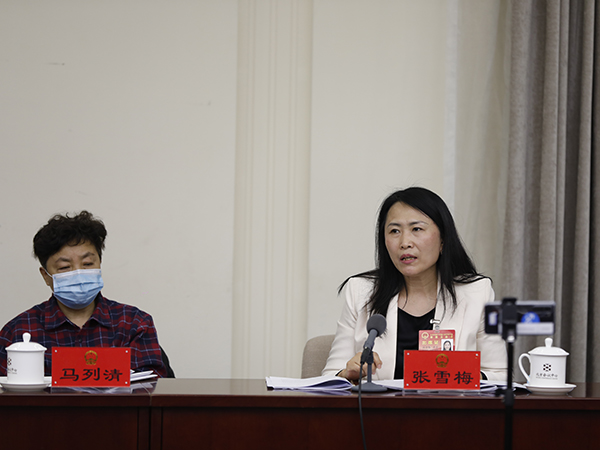 1月26日下午，市十五届人大四次会议举行代表团或小组会