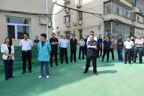 5怀柔区人大常委会主任彭丽霞调研督办“老旧小区综合整治”议案办理情况.JPG 5怀柔区人大常委会主任彭丽霞调研督办“老旧小区综合整治”议案办理情况.JPG