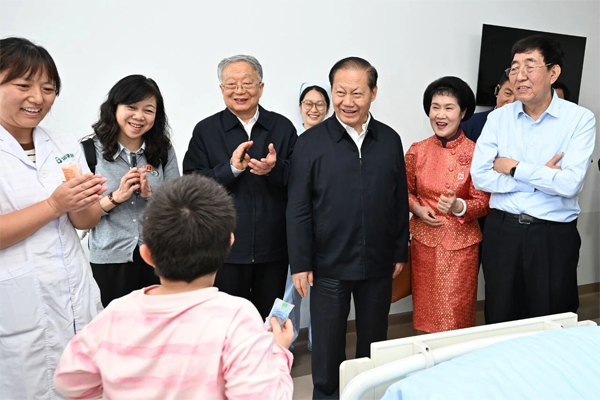 彭清华到豫调研民族团结进步创建工作02.jpg