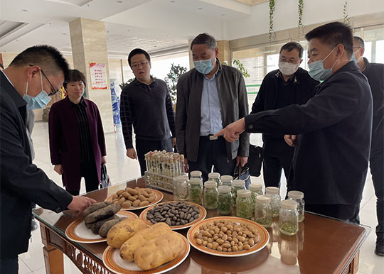 市人大常委会农村办赴延庆区调研都市型现代农业发展及种子条例立法