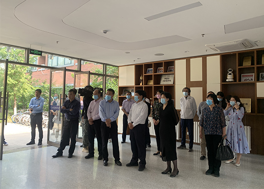 市人大常委会副主任杜飞进、庞丽娟带队赴顺义区调研职业教育发展情况