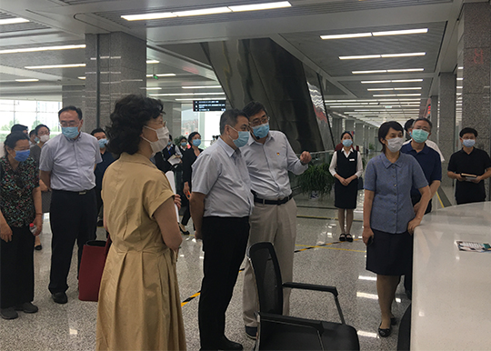 优化营商环境执法检查组赴市政务服务中心开展检查调研