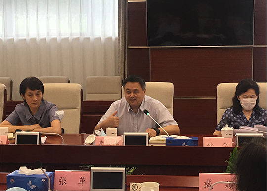 优化营商环境执法检查组赴市政务服务中心开展检查调研
