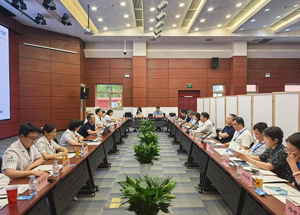 卫生代表小组赴北京德尔康尼骨科医院调研