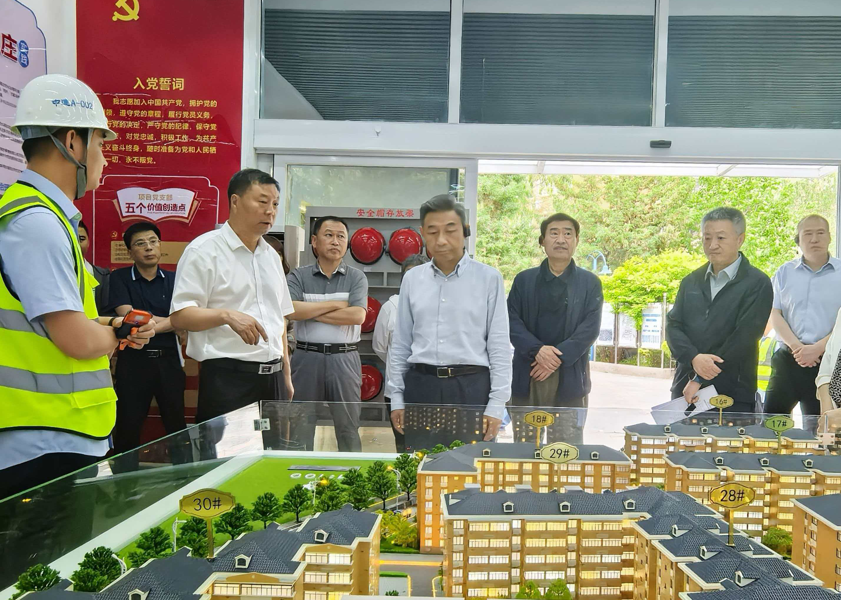 市人大常委会调研组赴东城、通州开展老旧小区综合整治监督工作专题调研
