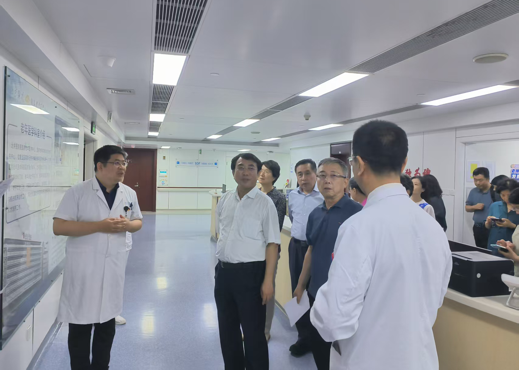 市人大专题调研组赴北京医院调研