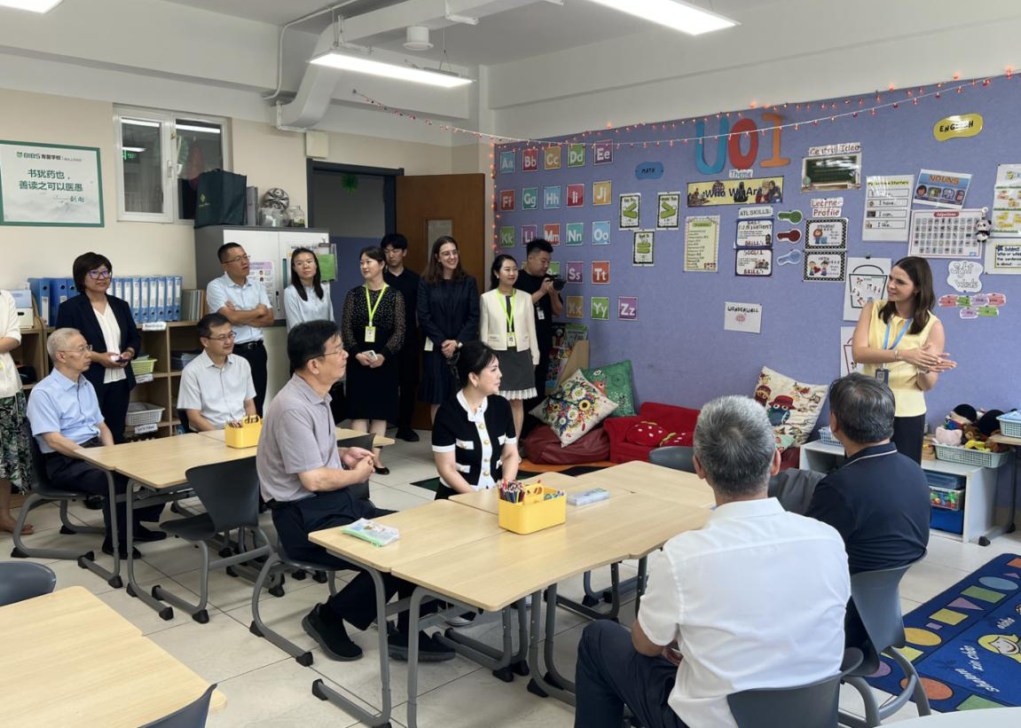 市人大常委会领导带队开展国际交往中心功能建设立法调研