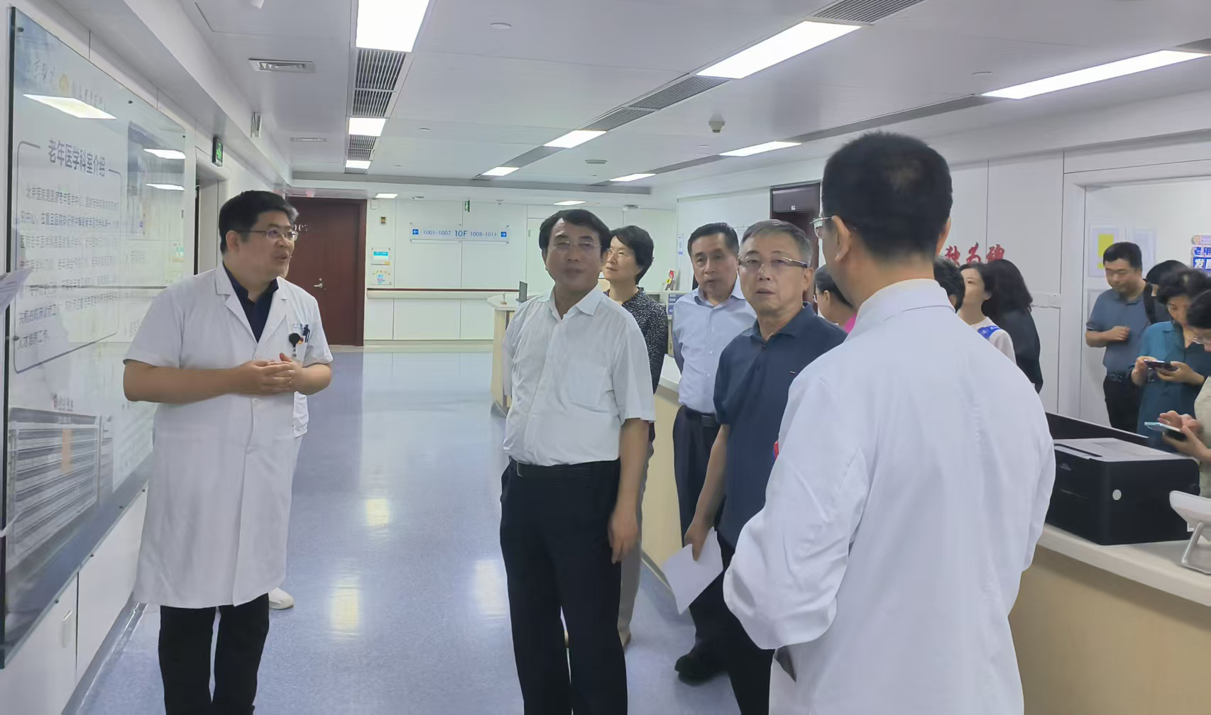 市人大专题调研组赴北京医院调研