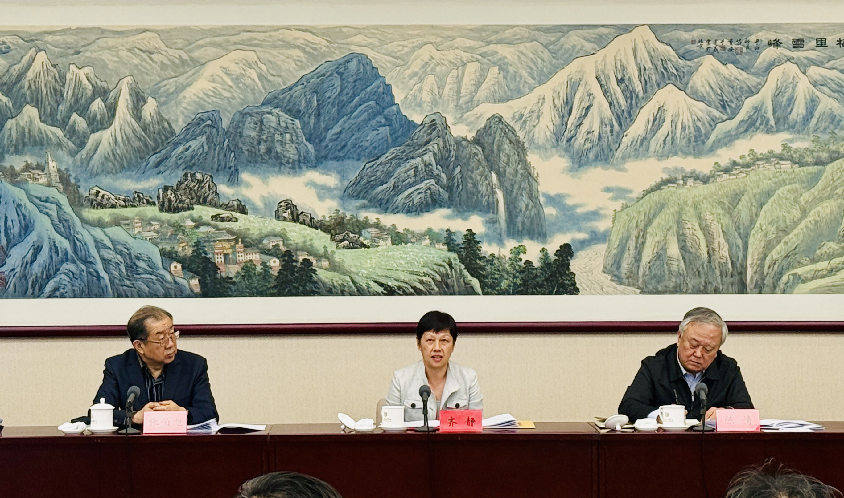 市人大财政经济委员会召开第三十三次（扩大）会议