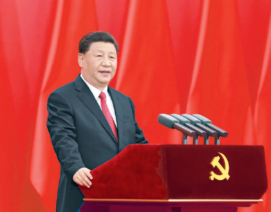 中共中央总书记、国家主席、中央军委主席习近平向“七一勋章”获得者颁授勋章并发表重要讲话。