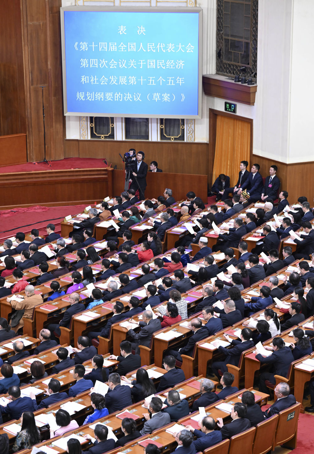 习近平总书记同人大代表、政协委员共商国是纪实3.jpg