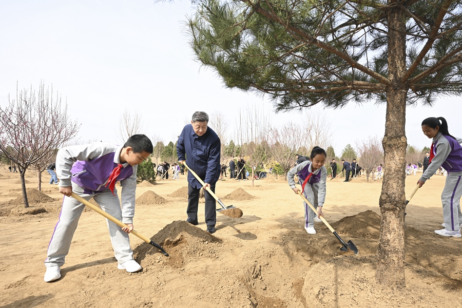 习近平在参加首都义务植树活动时强调 为山川大地增添锦绣 让中国式现代化底色更加亮丽01.jpg