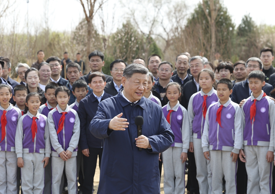 习近平在参加首都义务植树活动时强调 为山川大地增添锦绣 让中国式现代化底色更加亮丽06.jpg