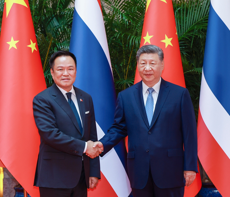 习近平会见泰国总理阿努廷1.jpg 习近平会见泰国总理阿努廷1.jpg