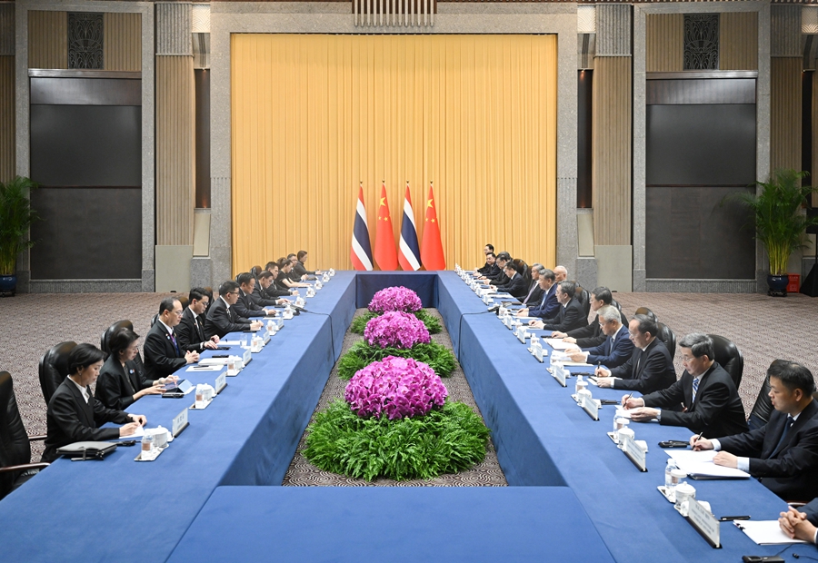 习近平会见泰国总理阿努廷2.jpg 习近平会见泰国总理阿努廷2.jpg