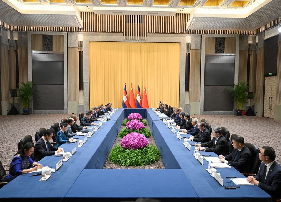 02习近平会见柬埔寨首相洪玛奈.jpg 02习近平会见柬埔寨首相洪玛奈.jpg