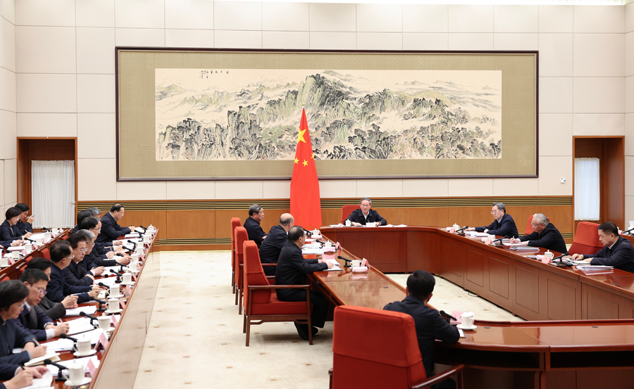 李强主持召开国务院第十次全体会议 讨论政府工作报告稿和“十五五”规划纲要草案稿.jpg