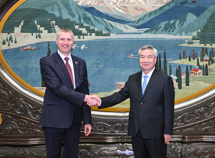 李希会见白俄罗斯总统办公厅代表团.jpg