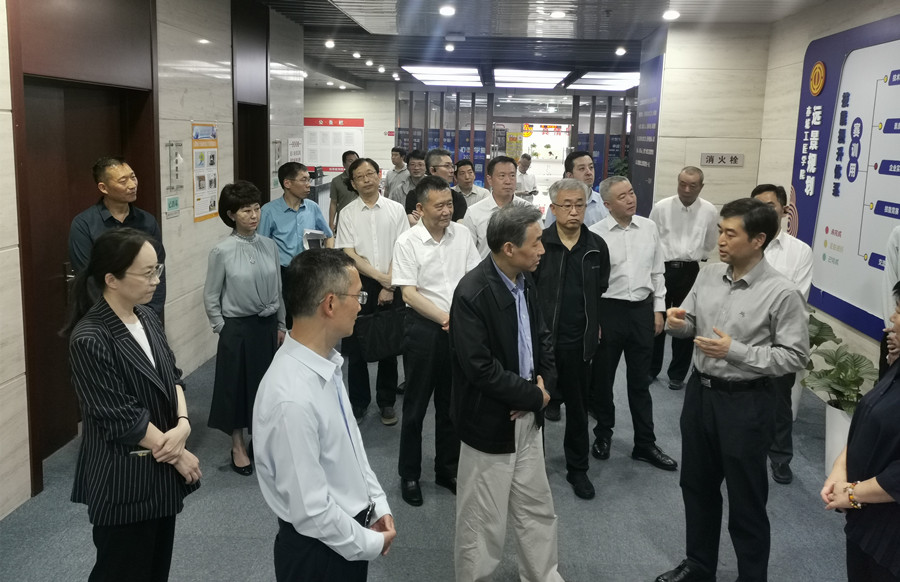 市人大常委会执法检查组检查大兴区、经开区工会“一法一办法”实施情况