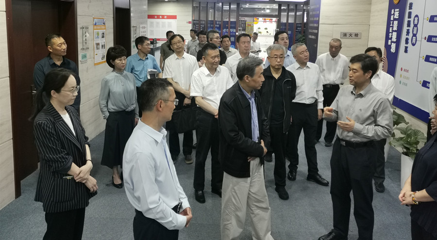 市人大常委会执法检查组检查大兴区、经开区工会“一法一办法”实施情况