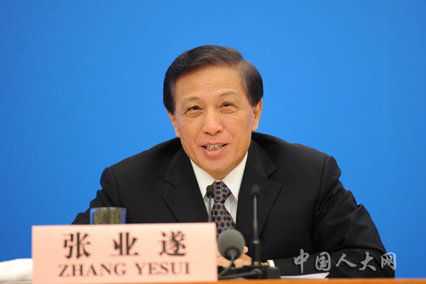 记者会主持人，十三届全国人大二次会议副秘书长、大会发言人张业遂