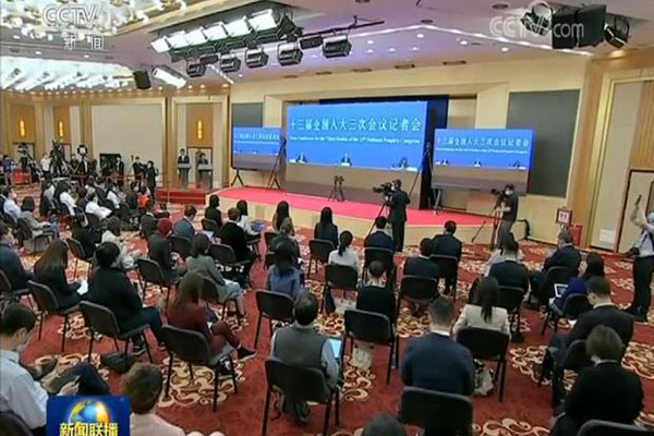 李克强会见中外记者并回答提问
