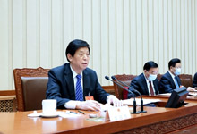 十三届全国人大四次会议主席团举行第三次会议