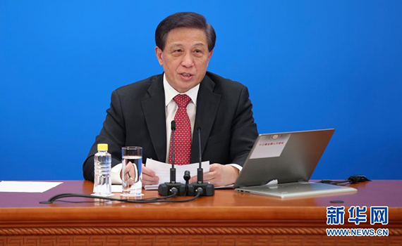 十三届全国人大四次会议举行新闻发布会 图为张业遂回答中外记者提问