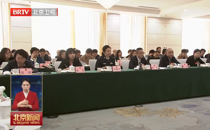 参加市两会的代表们认真履职积极建言