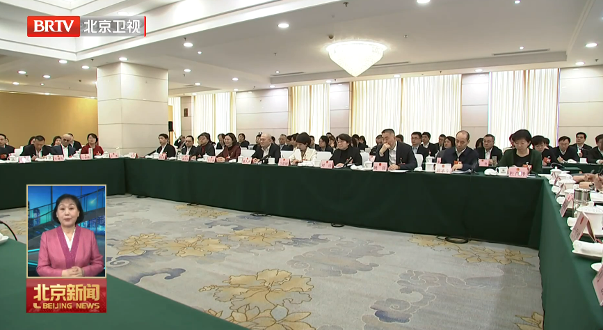 参加市两会的代表们认真履职积极建言