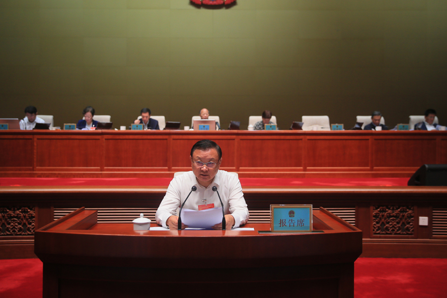 听取市人大财政经济委员会关于《北京市优化营商环境条例（修正草案）》审议意见.jpg