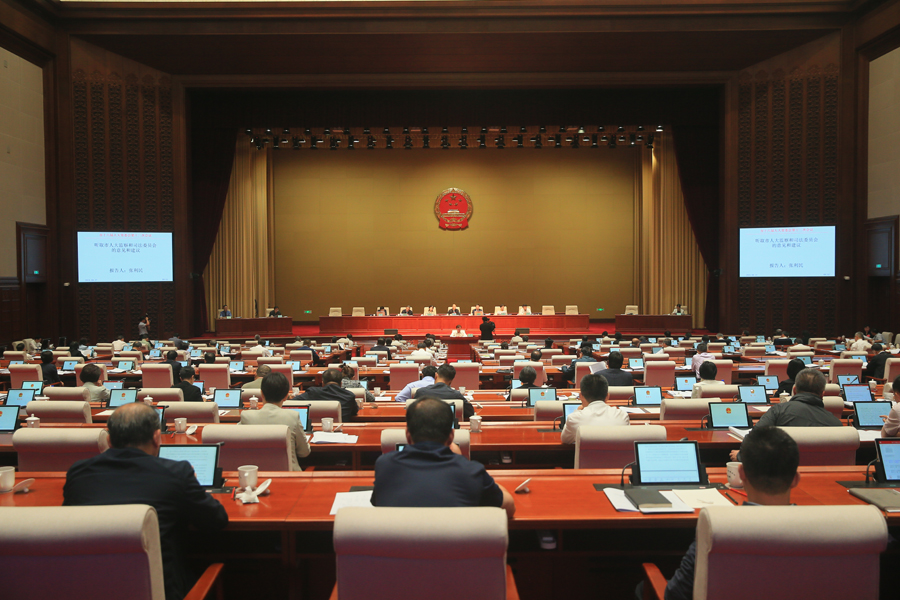 听取市人大监察和司法委员会关于开展民商事案件抗诉和再审检察建议工作情况的报告的意见和建议.JPG