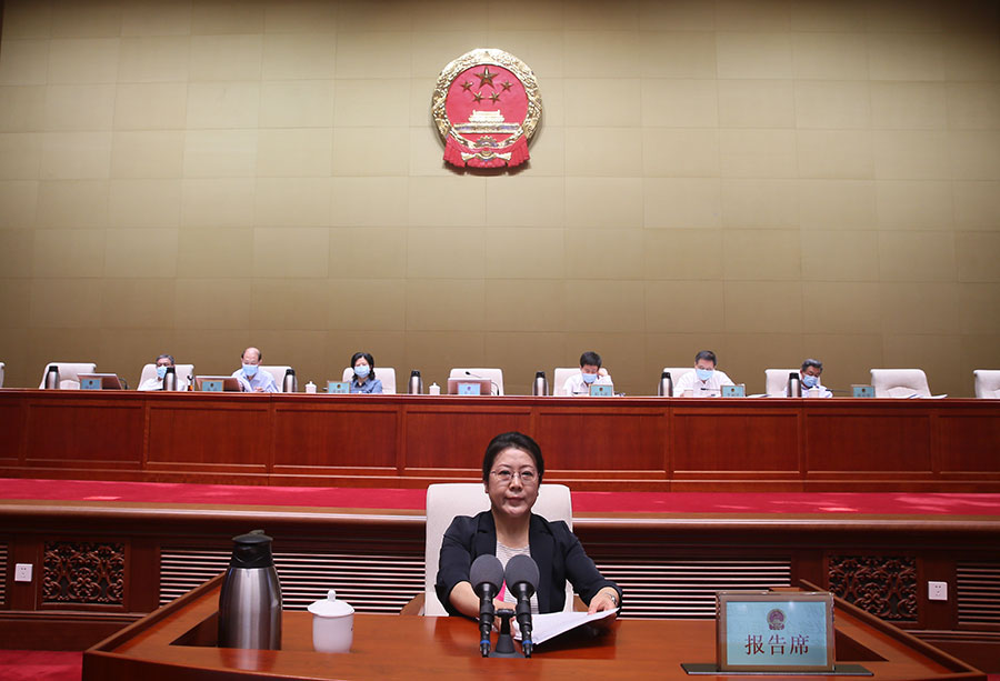 听取市政府关于《北京市土壤污染防治条例（草案）》说明
