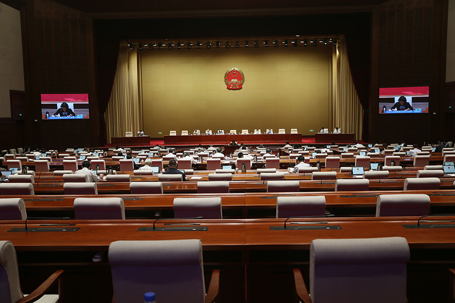 听取市人大法制委关于《北京市国民经济和社会发展计划审查监督条例》修改情况说明-900.jpg