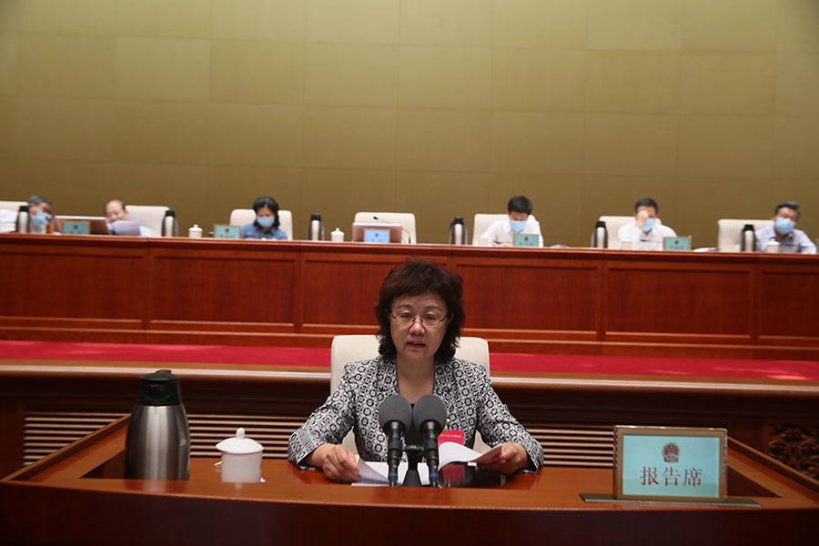 听取市人民政府关于提请审议批准北京市2022年新增地方政府债务限额及市级预算调整方案的议案-(2)-900.jpg