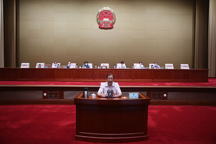听取市人大财经委关于提请审议批准北京市2022年新增地方政府债务限额及市级预算调整方案的议案的审查结果的报告-900.jpg